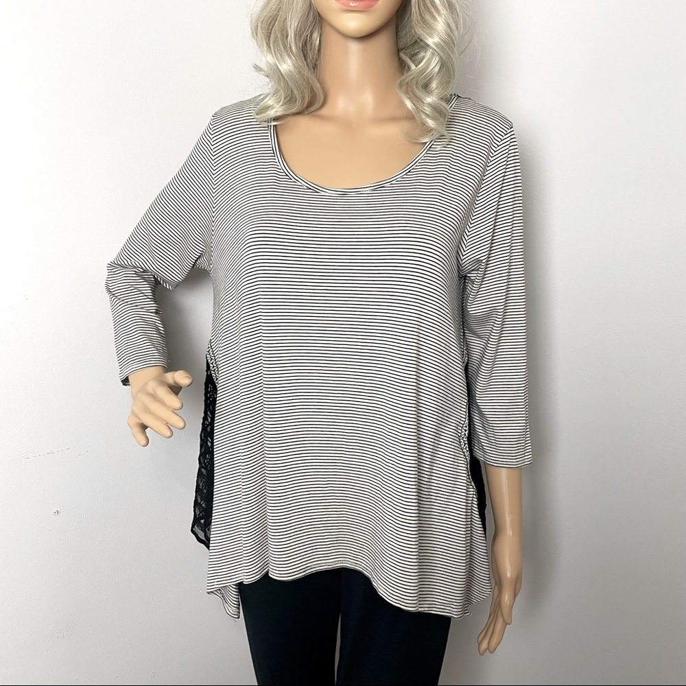 Francesca’s Bird Cage Striped Top Lace Side Panels 3/4 Sleeve Size Small